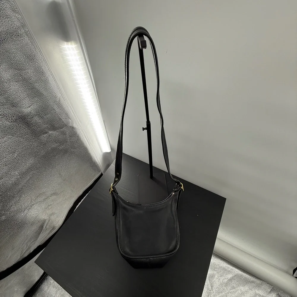 Vintage‎ Coach Janice Black Leather Crossbody USA Made 90s Brass - Picture 2 of 9